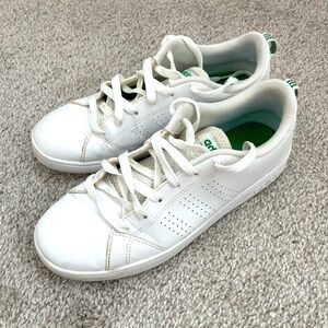 Adidas Youth Unisex Advantage Sten Smith - size 5